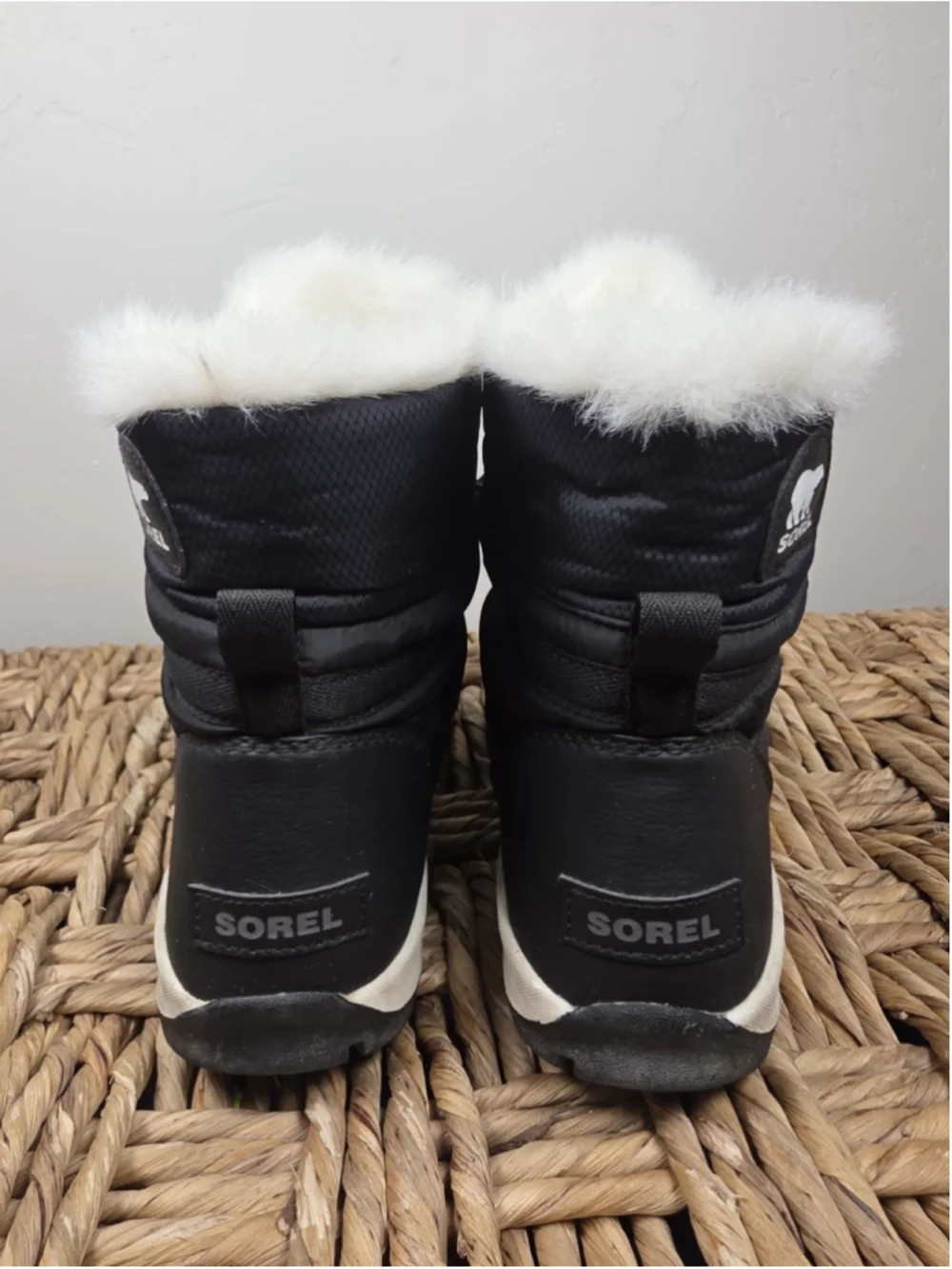 Sorel Whitney Short Lace Women’s Waterproof Winter Snow Boots Sz 8.5 Black Fur